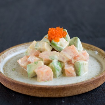 Avocado salmon Salát